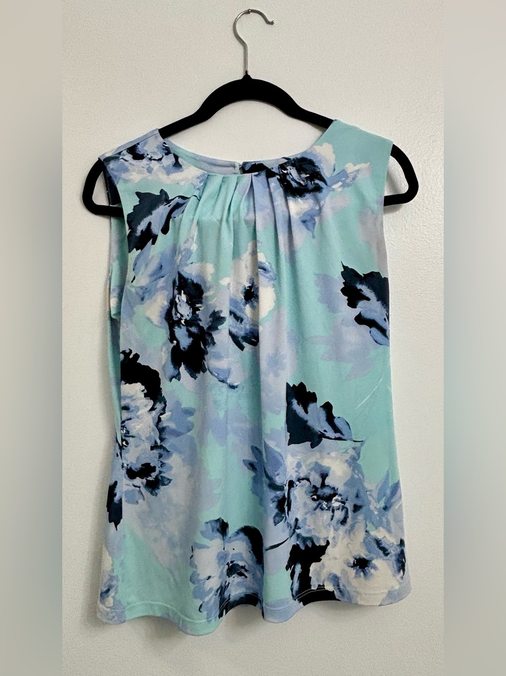 Calvin Klein Light Aqua Floral Pleat-Front Sleeveless Top